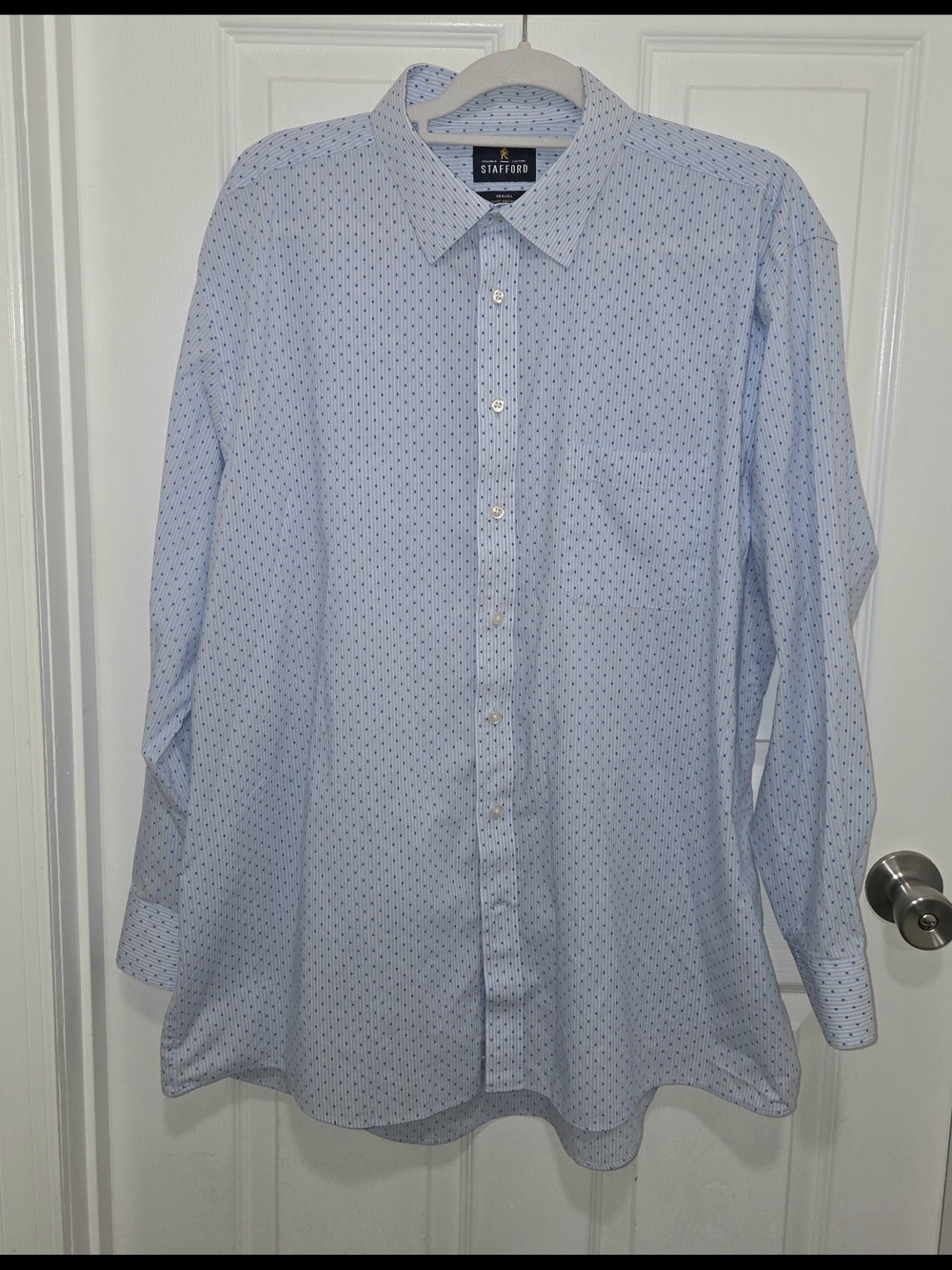 Stafford Travel Shirt Mens 18 (34-35) Button Down Long Sleeves Blue.